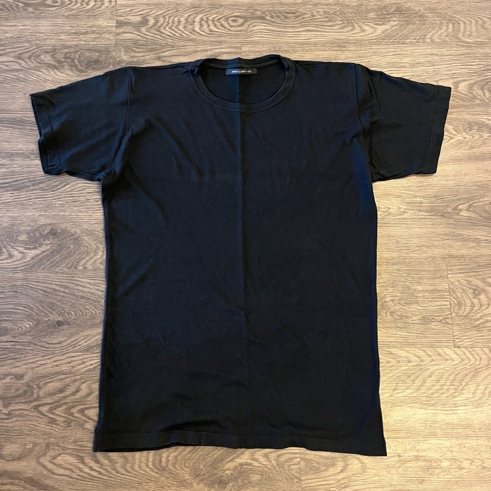 John Elliott black t shirt size L